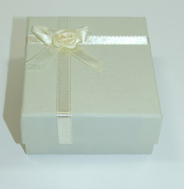 Ivory Satin Ribbon Giftbox with Rosebud Design. Size 7cm x 8cm x 3cm.