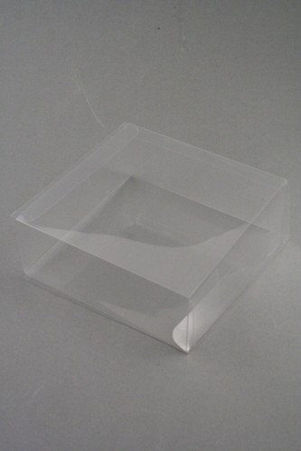 Fascinator Box in Clear Plastic. Approx Size 13cm x 13cm x 5cm. Item Comes Flat Packed. 