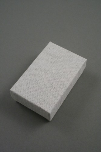 Cream Linen Effect Gift Box with Black Flocked Inner. Approx Size: 5cm x 8cm x 2.5cm.