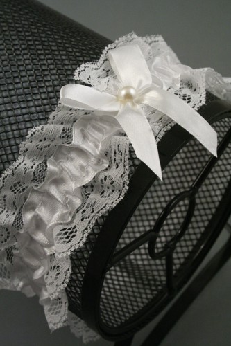 Off White Ribbon and Lace Garter with Centre Pearl Bead and Ribbon Bow